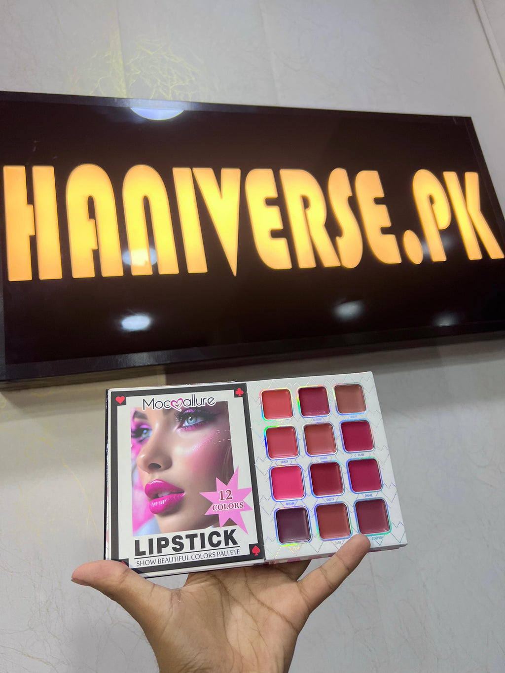 Mocallure 5 in 1 Makeup Book Pallet